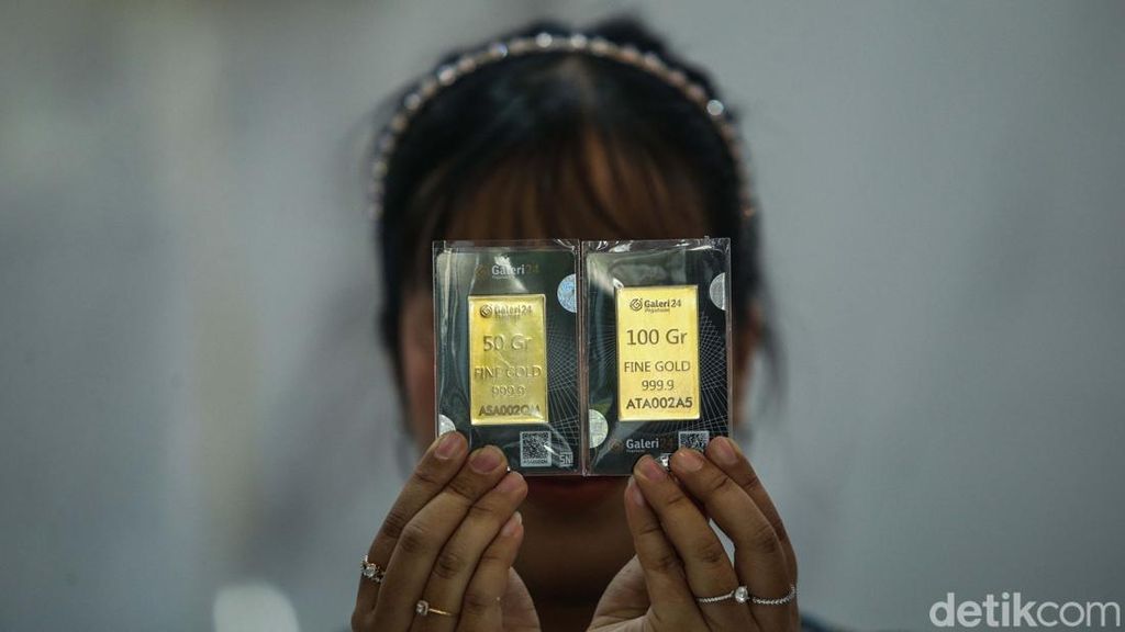 Harga Emas Antam Turun Terus!